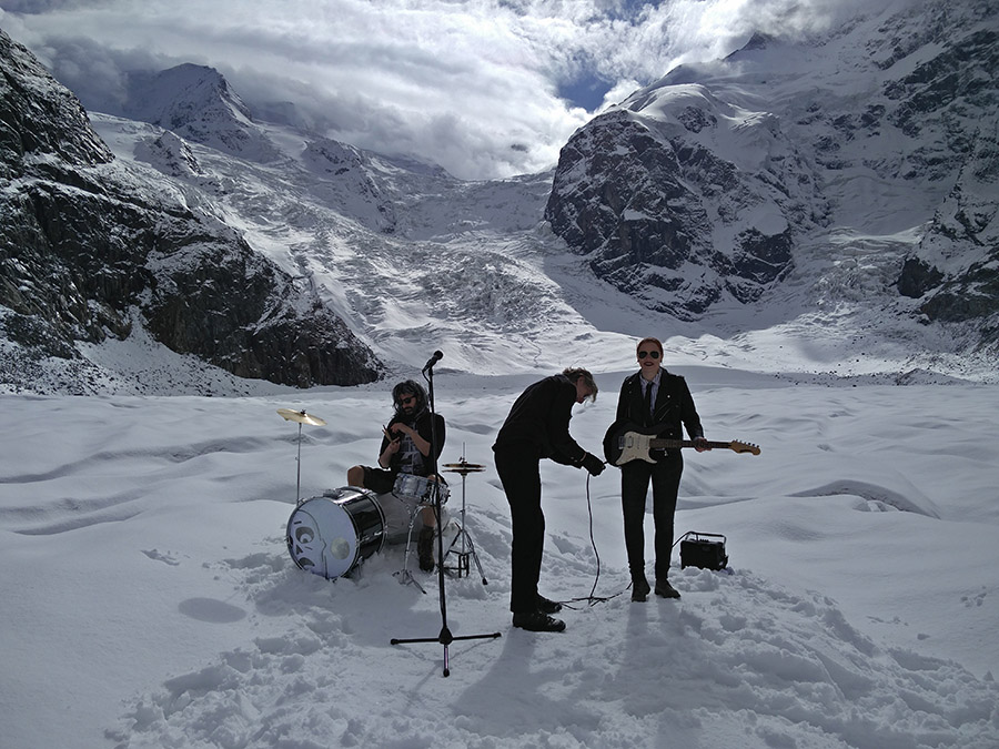 The Bad, preparing glacier concert